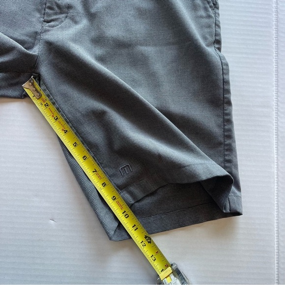 Travis Mathew Houndstooth Shorts Black And Grey Color Men Size 36 Golf Shorts - Picture 10 of 10